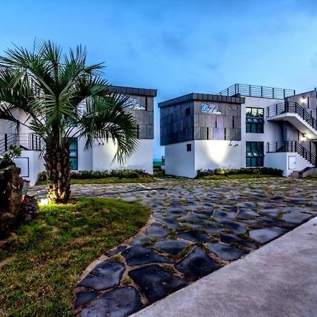 Sea And Wave Guest House Сеогвипо Екстериор снимка