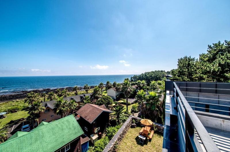 Sea And Wave Guest House Сеогвипо Екстериор снимка