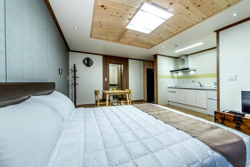 Sea And Wave Guest House Сеогвипо Екстериор снимка