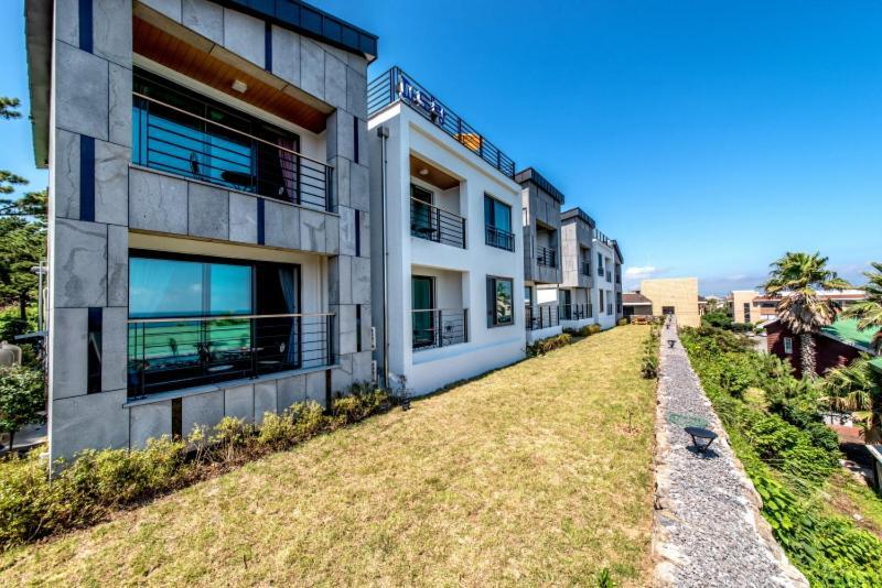 Sea And Wave Guest House Сеогвипо Екстериор снимка