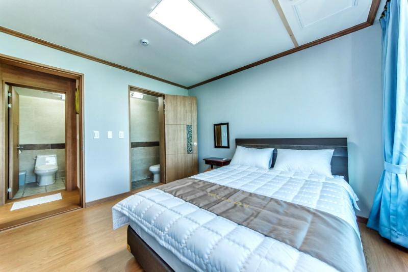 Sea And Wave Guest House Сеогвипо Екстериор снимка