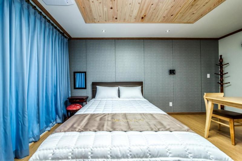 Sea And Wave Guest House Сеогвипо Екстериор снимка