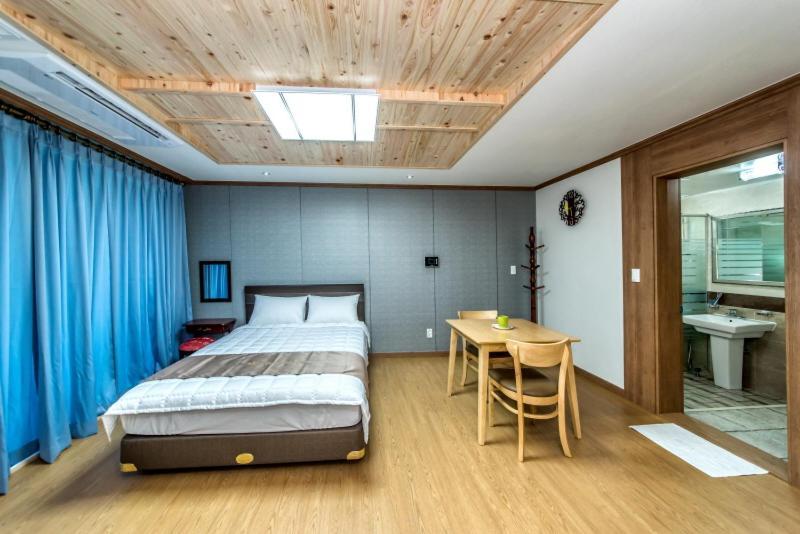 Sea And Wave Guest House Сеогвипо Екстериор снимка